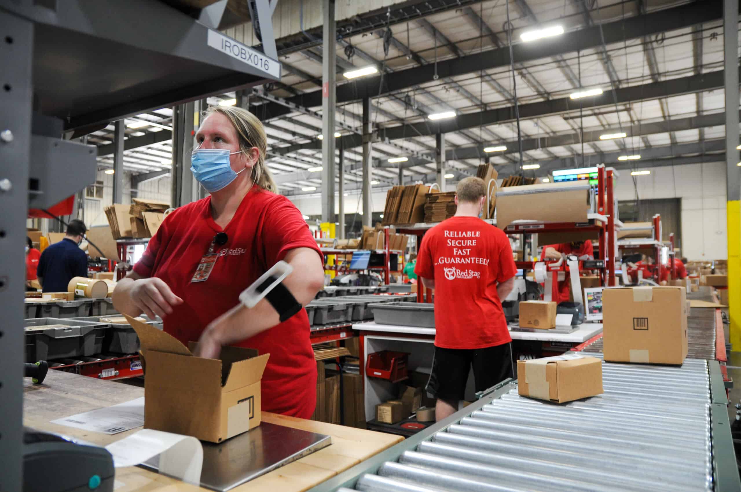 warehouse worker with mask eCommerce business continuity plan