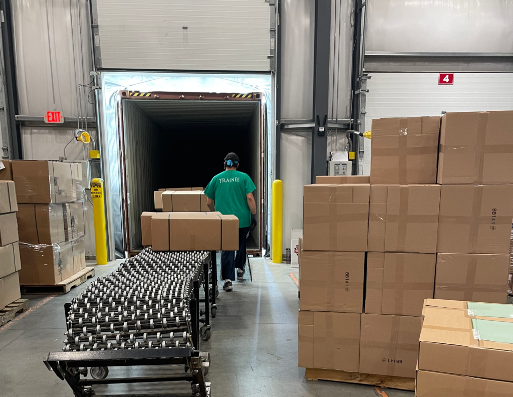 unloading floor-loaded containers