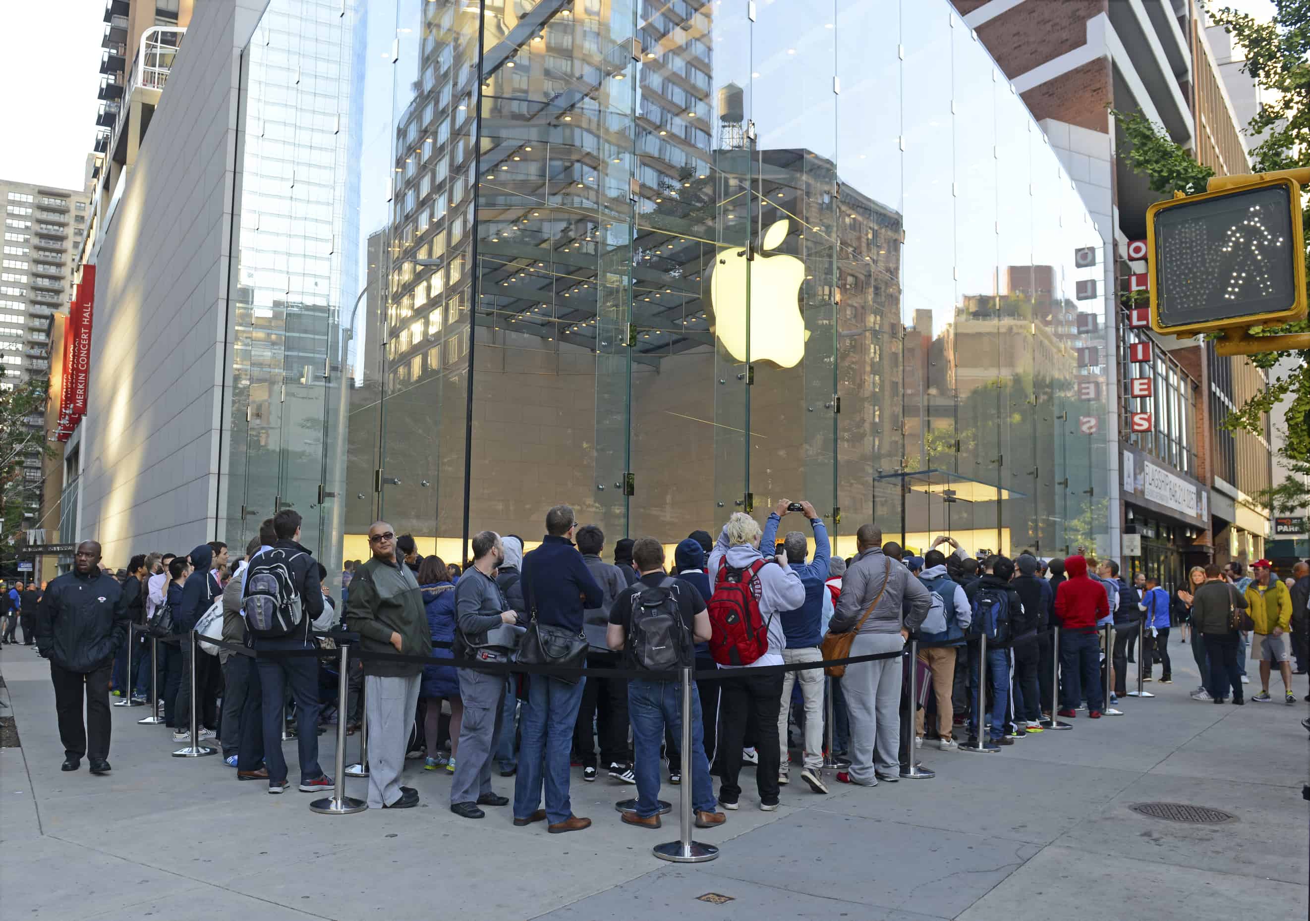 Crowds lining up for Black Friday Deals